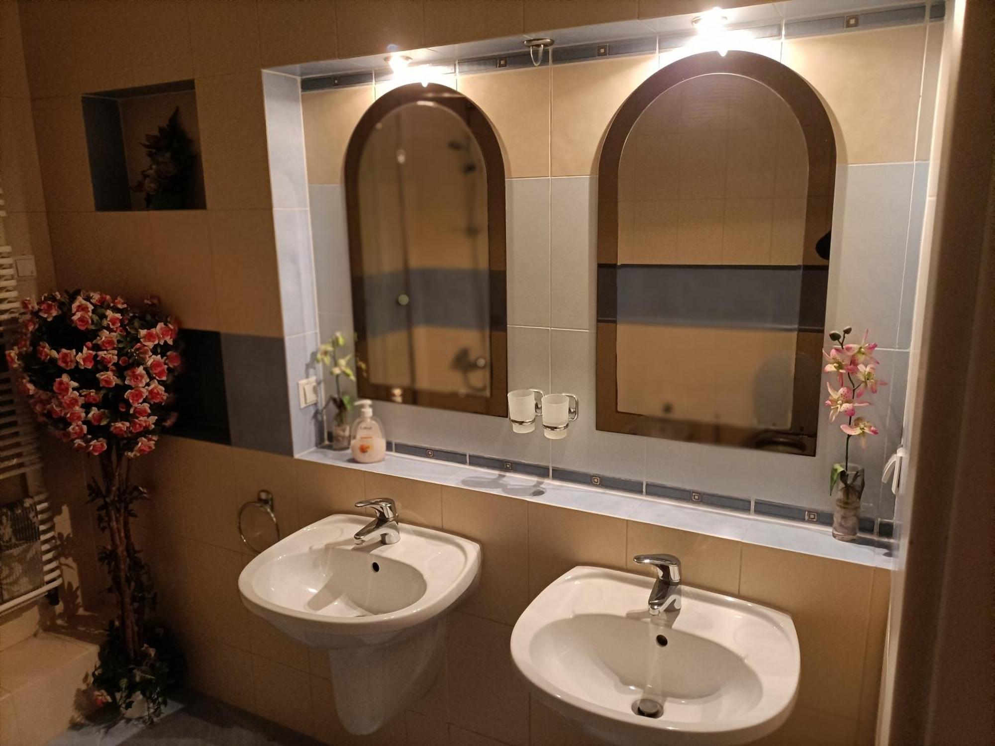 Metro Budget Place - Arkadia pokoje, apartamenty Varšava Exteriér fotografie