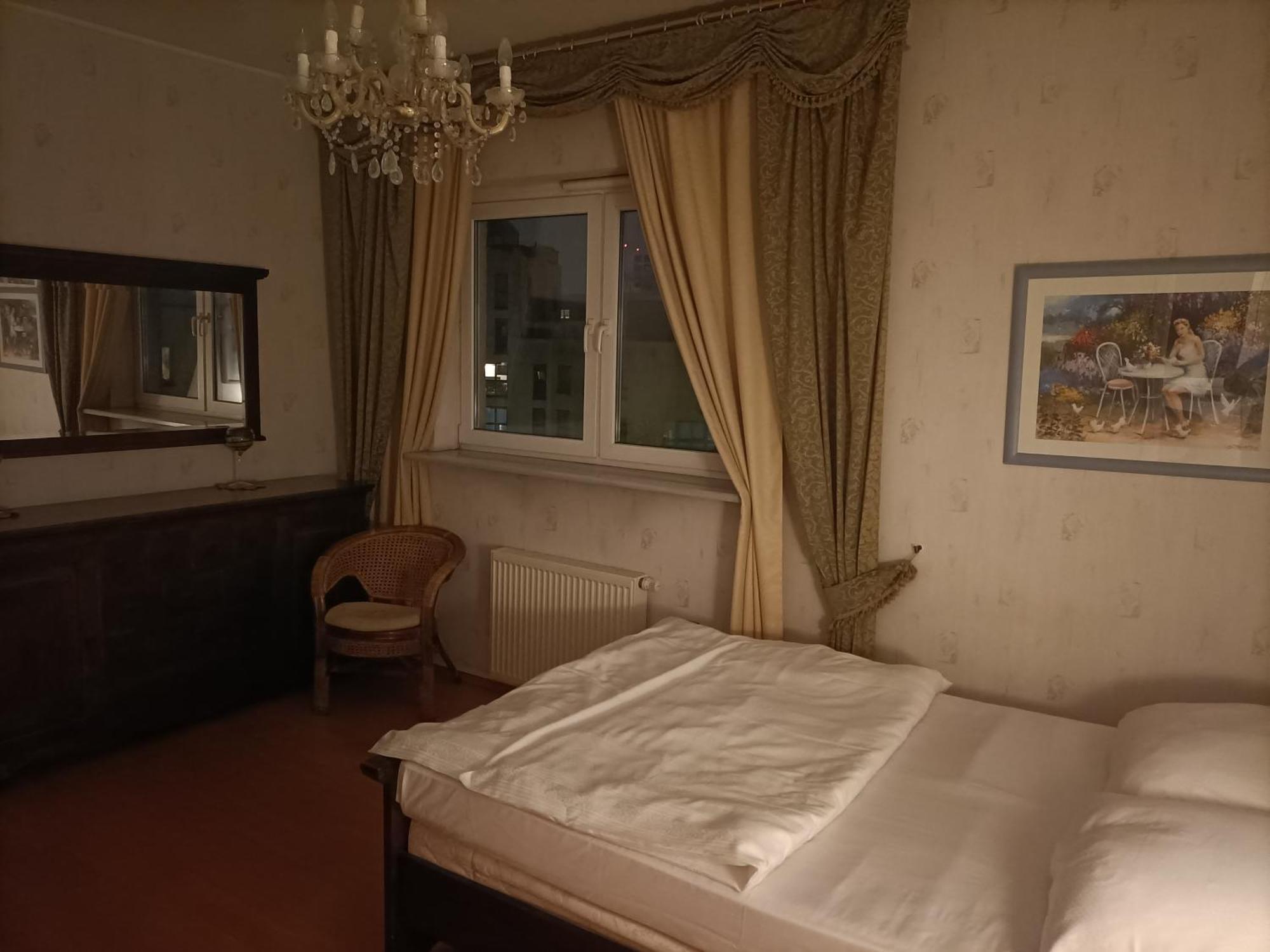 Metro Budget Place - Arkadia pokoje, apartamenty Varšava Exteriér fotografie